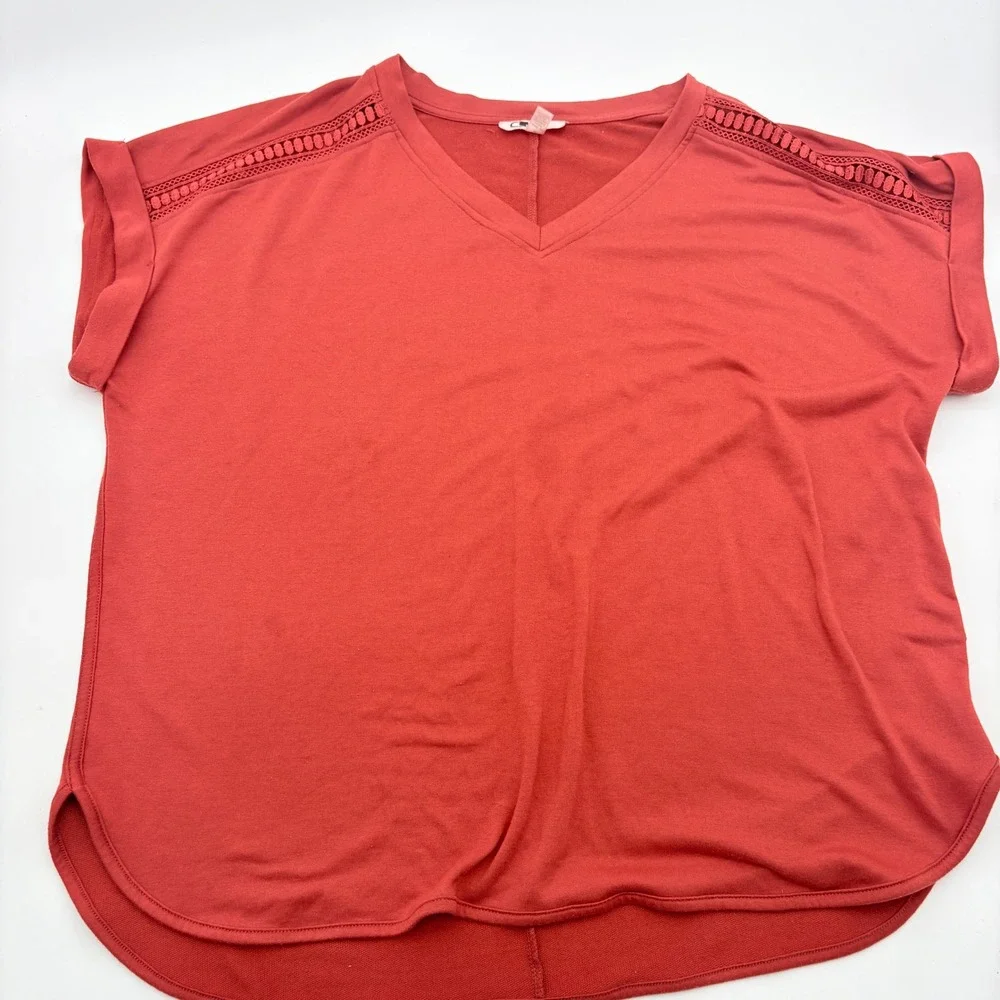 CG Sport Women 1X Rust Orange V-Neck Crochet Trim Short Sleeve Top High-Low Hem